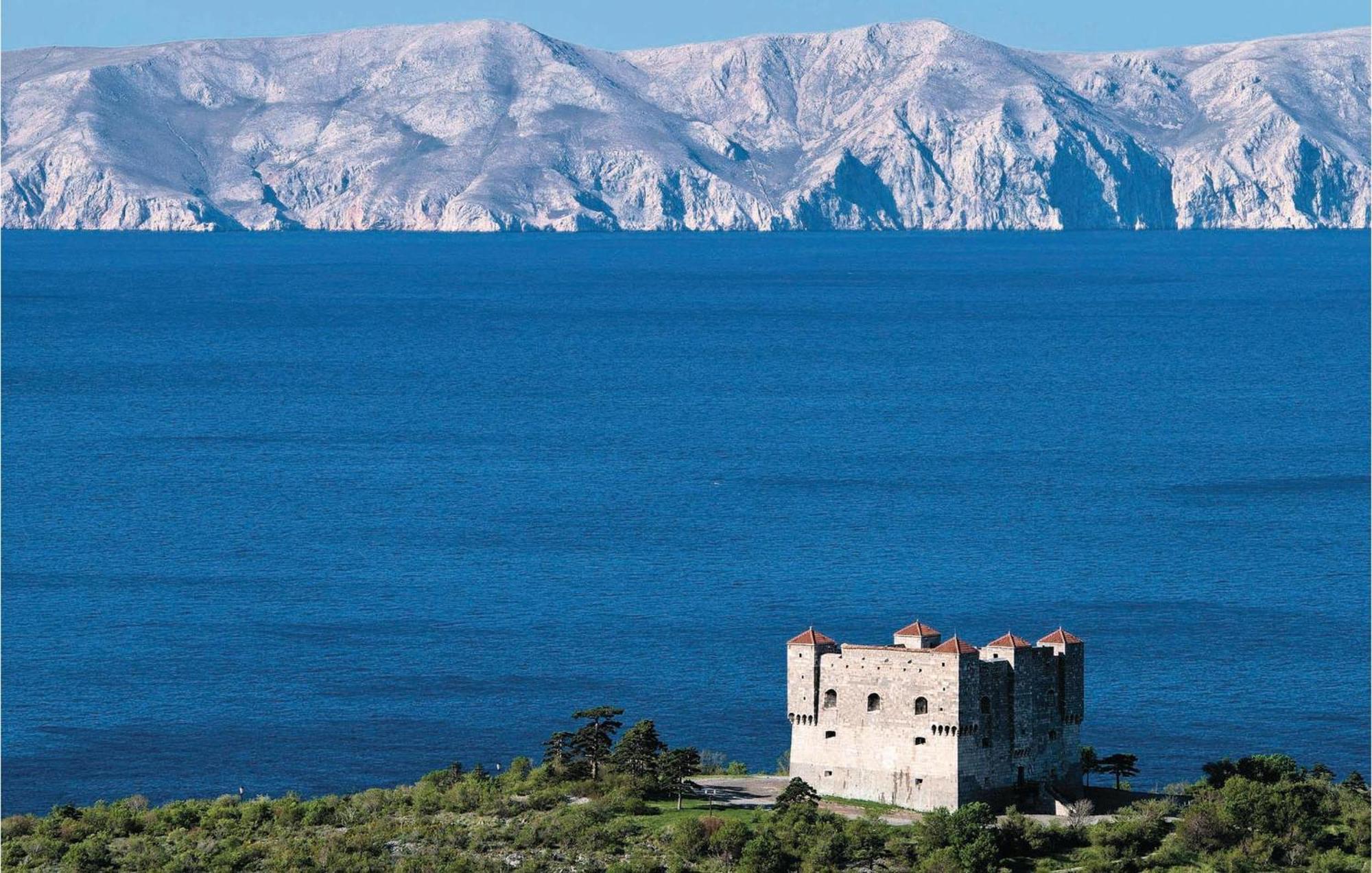 3 Bedroom Beautiful Apartment In Senj Senj  Exterior foto