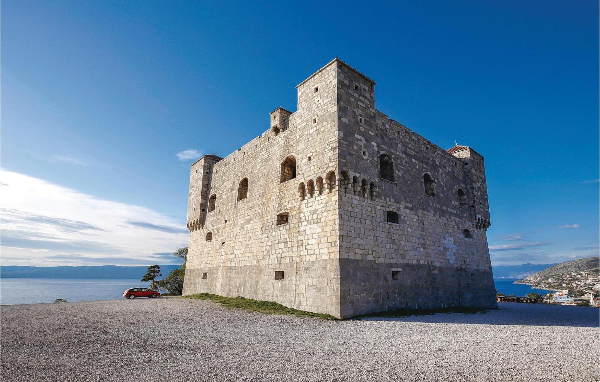 3 Bedroom Beautiful Apartment In Senj Senj  Exterior foto